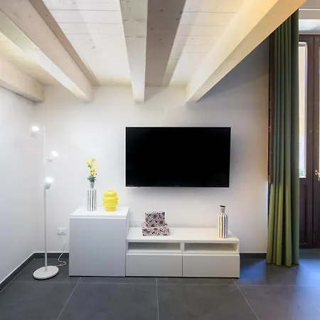 شقة Almatros Design Smeraldo In Palazzo Storico سولمونا